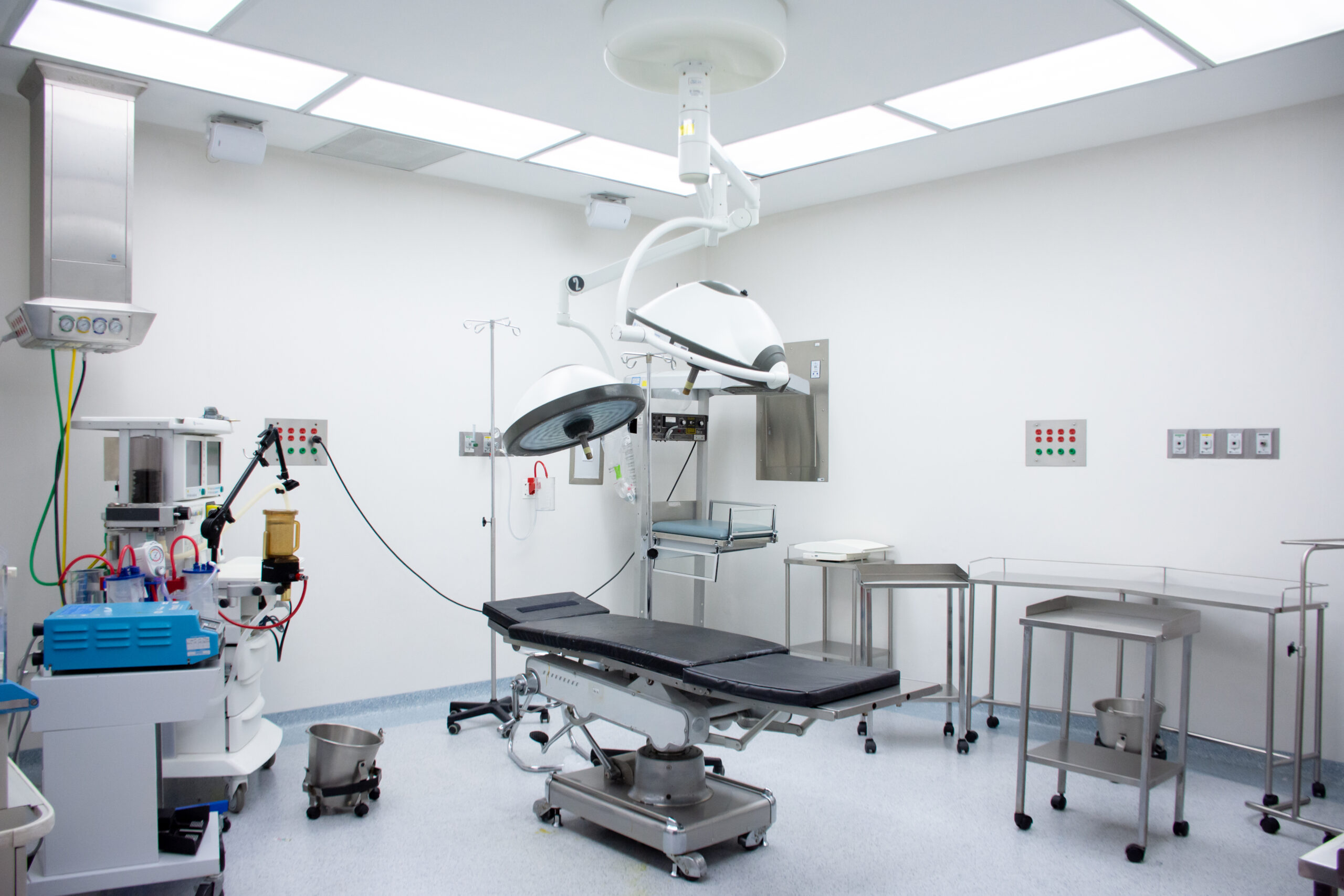 empty-operating-room-with-wheeled-tables-one-stretcher